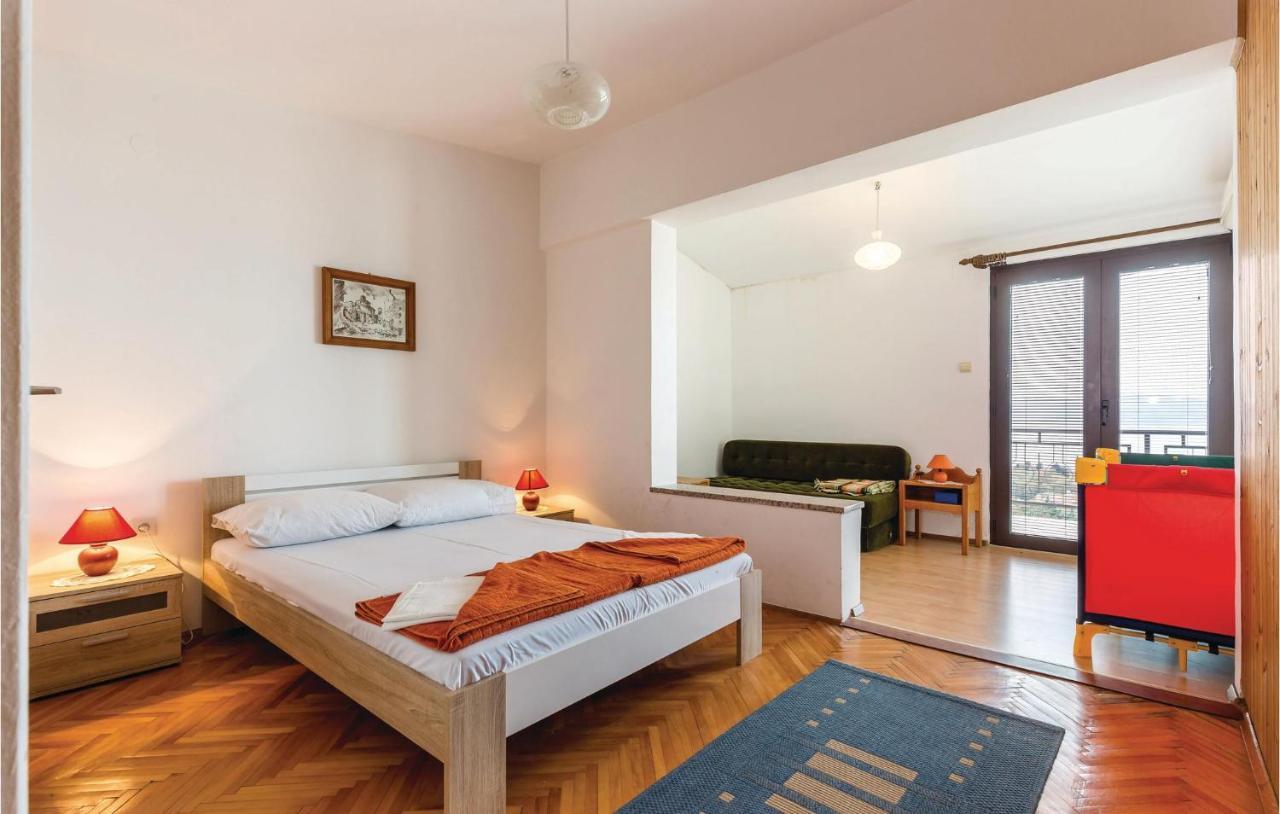 Cozy Apartment In Novi Vinodolski With Kitchen Exterior photo