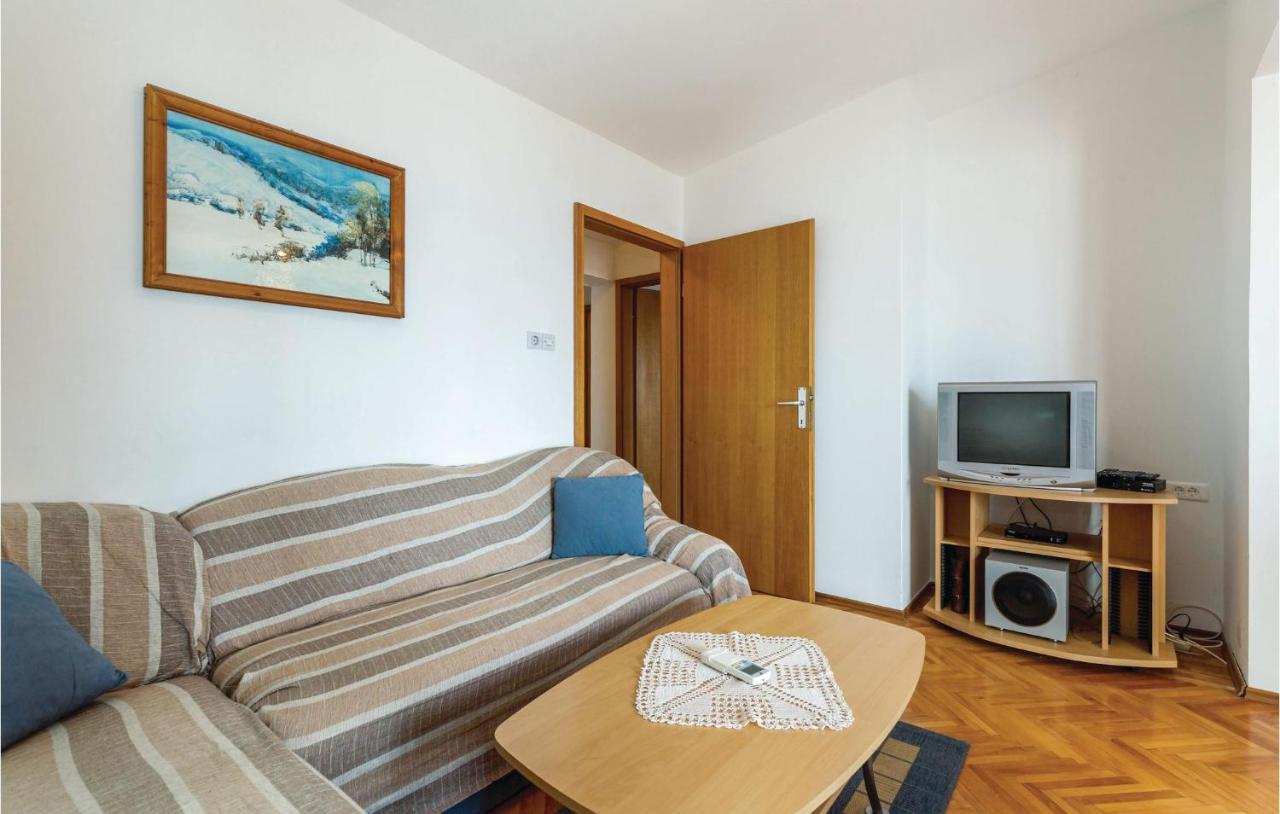 Cozy Apartment In Novi Vinodolski With Kitchen Exterior photo