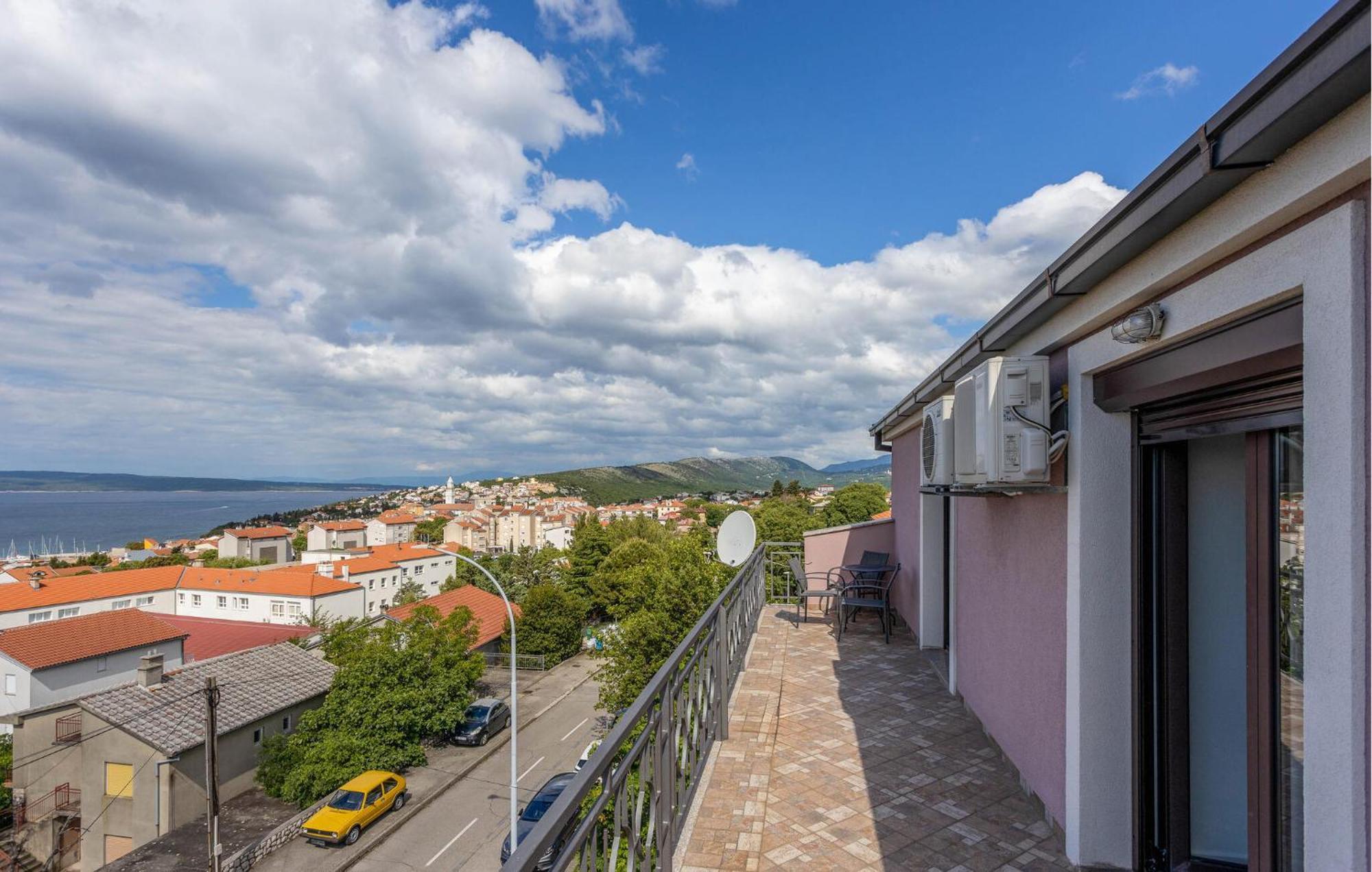 Cozy Apartment In Novi Vinodolski With Kitchen Exterior photo